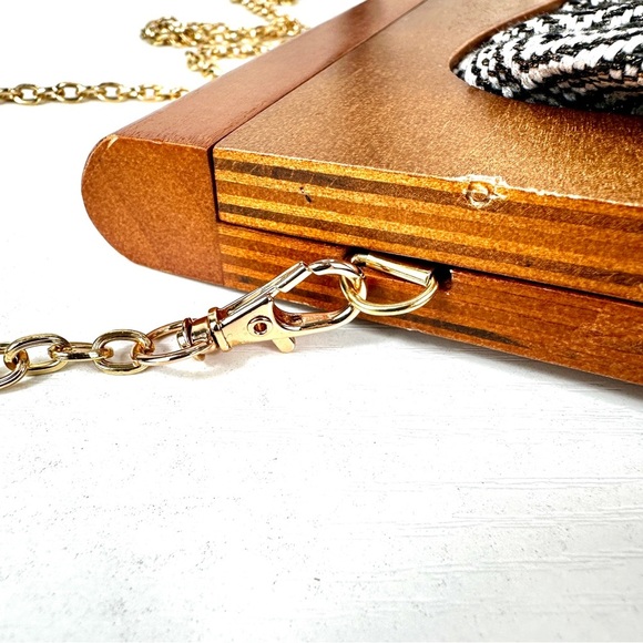 Urban Expressions Calypso Clutch with Removable Chain Strap - Picture 11 of 15